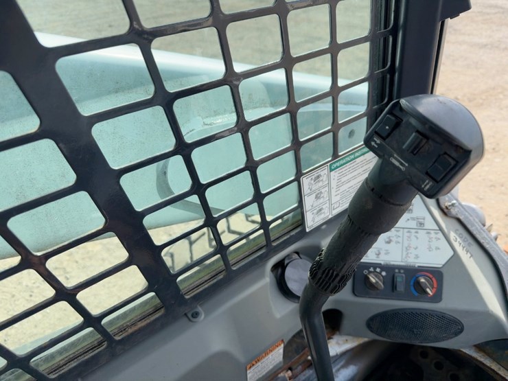 2015-bobcat-s650-image-19