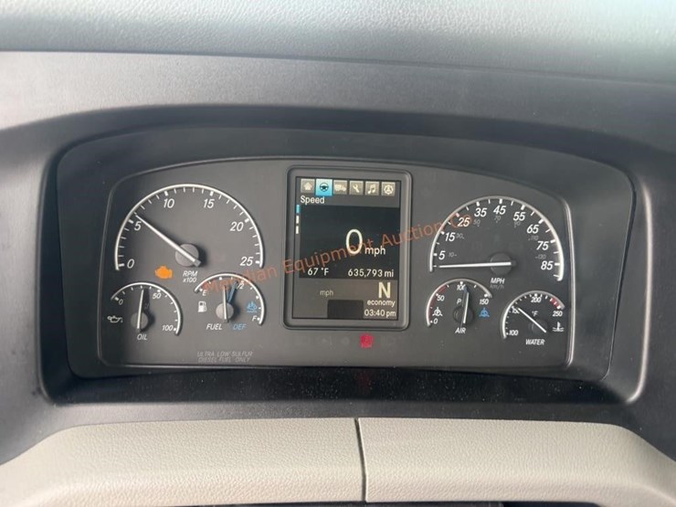 2020-freightliner-cascadia-113-image-51