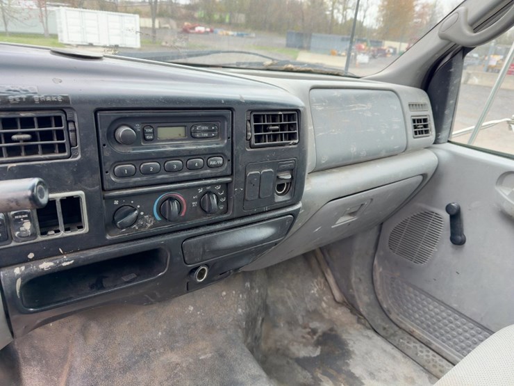 2005-ford-f650xl-image-18