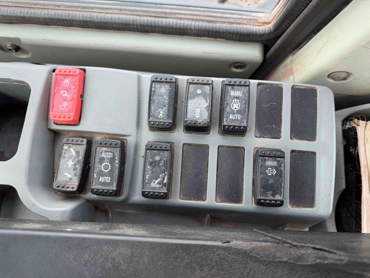 2019-hitachi-zw310-6-image-24