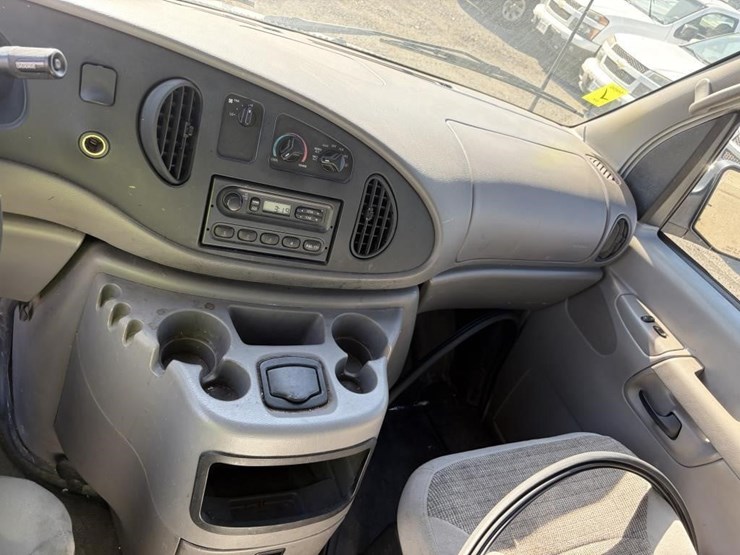 2002-ford-e350-image-16