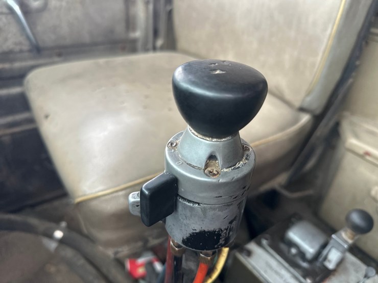 1983-mack-dm686s-image-26