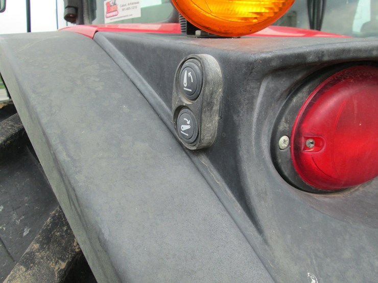 2018-massey-ferguson-4709-image-52