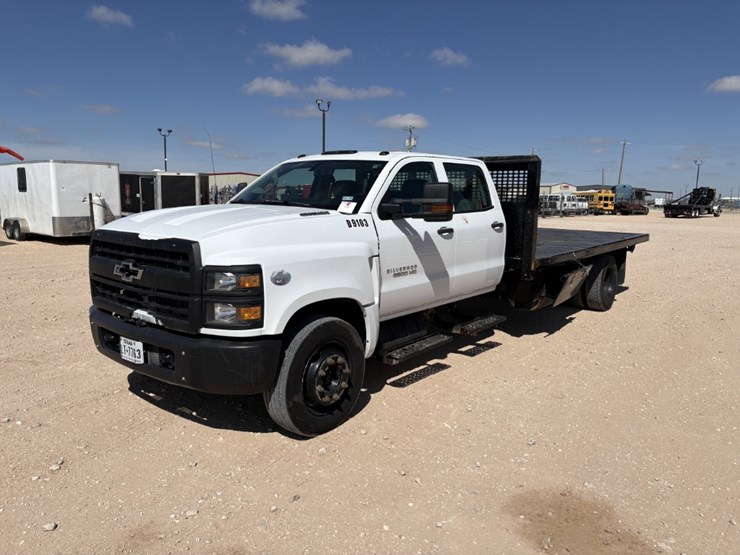 2022-chevrolet-silverado-6500hd-image-1