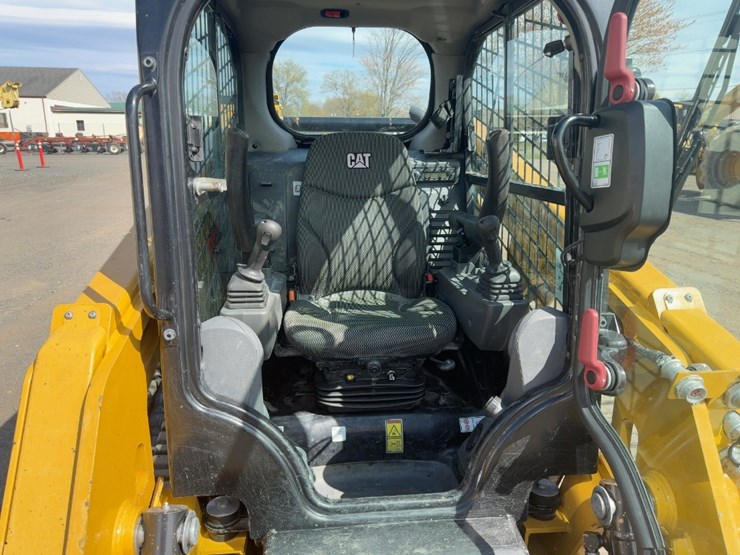 2023-caterpillar-249d3-image-19