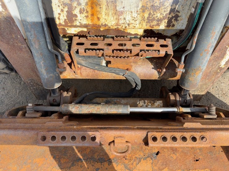 2015-bobcat-s650-image-10