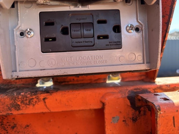 2015-jlg-2646es-image-9