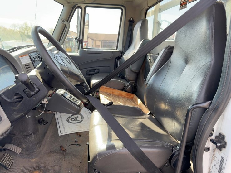 2013-international-7300-image-23