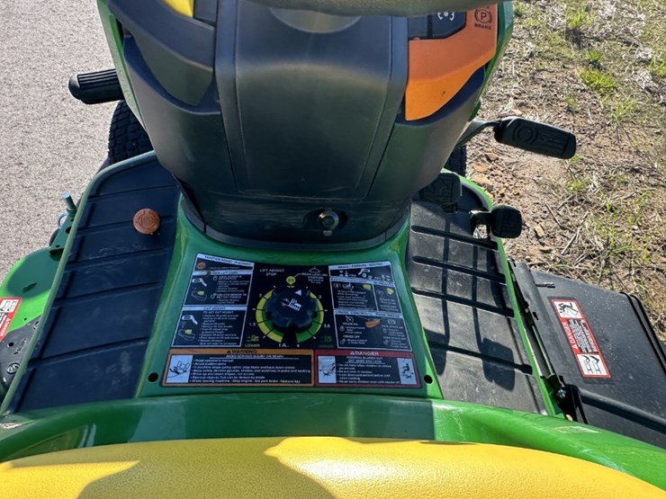 2024-john-deere-x570-image-10