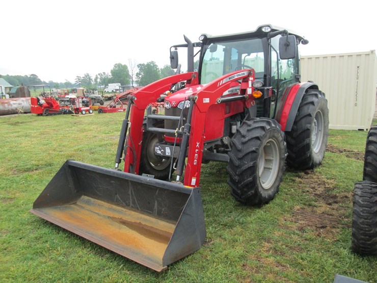 2018-massey-ferguson-4709-image-1