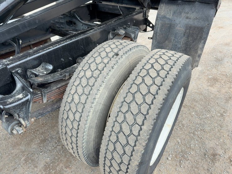 2016-international-7400-image-14