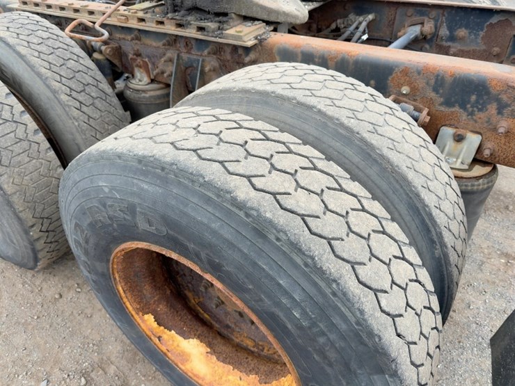 2005-international-8600-image-17