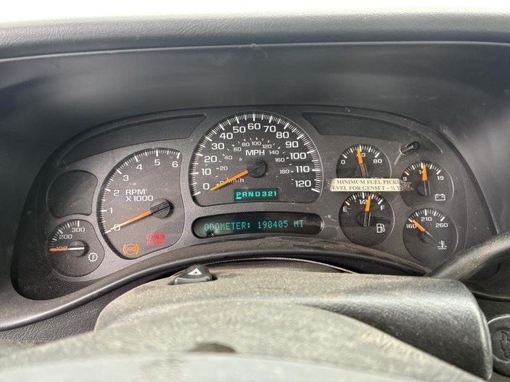 2004-chevrolet-silverado-2500hd-image-19