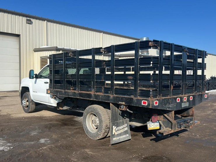 2017-chevrolet-silverado-3500hd-image-3