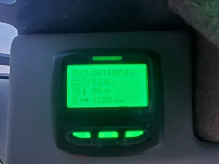 2015-gehl-r220-image-5