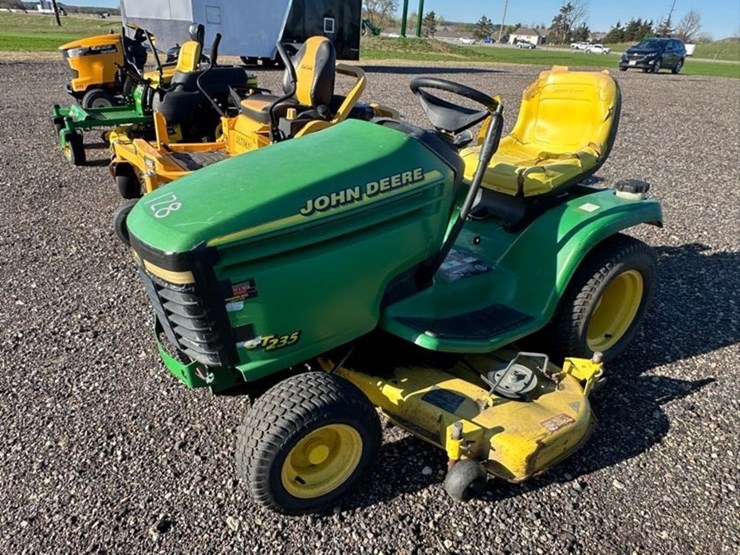 john-deere-gt235-image-1