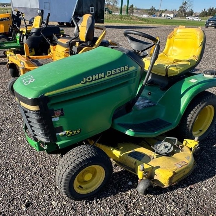JOHN DEERE GT235