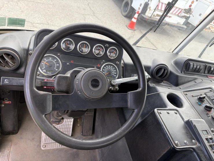 2011-autocar-xpeditor-image-11