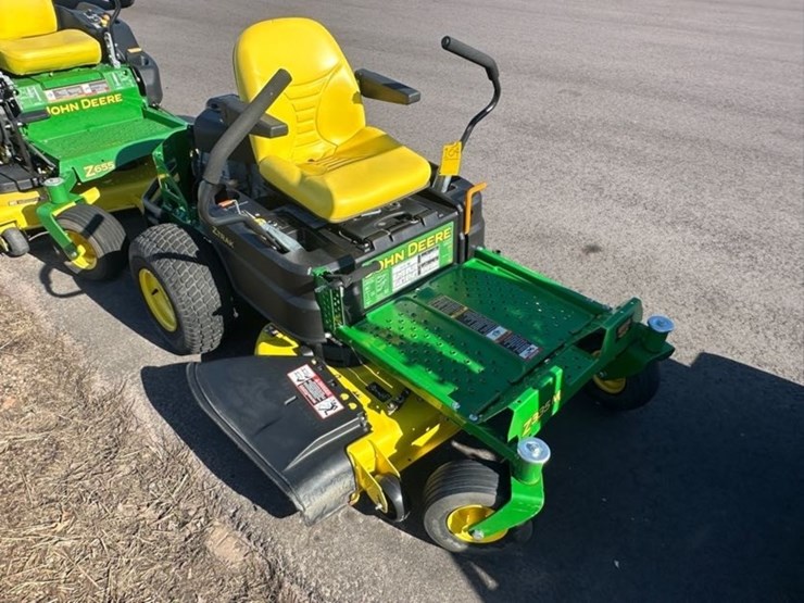 john-deere-z335m-zero-turn-image-4