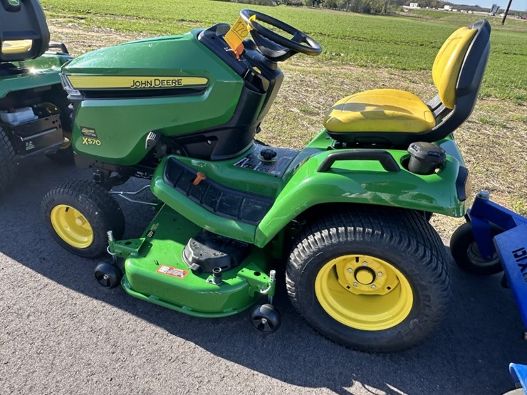 2024-john-deere-x570-image-2