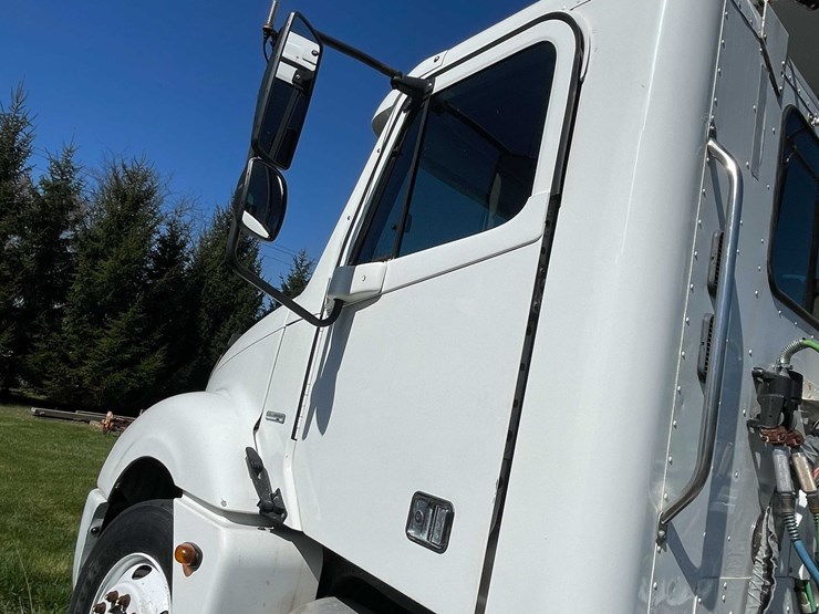 #7157-•-2006-freightliner-columbia-(has-wi-title)-image-57