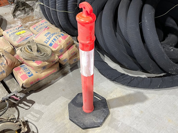 #5050-•-approx.-(50)-safety-traffic-cones-with-bases-image-2