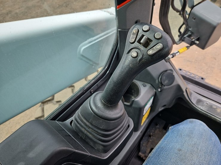 2023-bobcat-s76-image-21