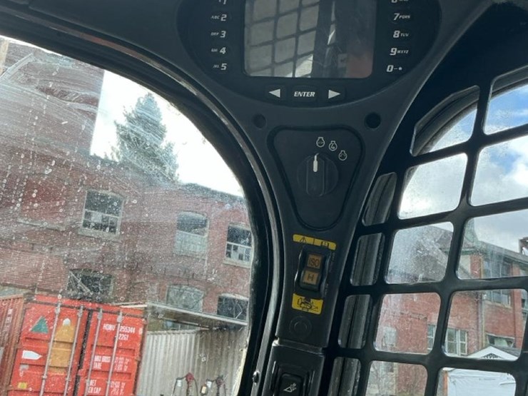 2024-bobcat-t770-image-22