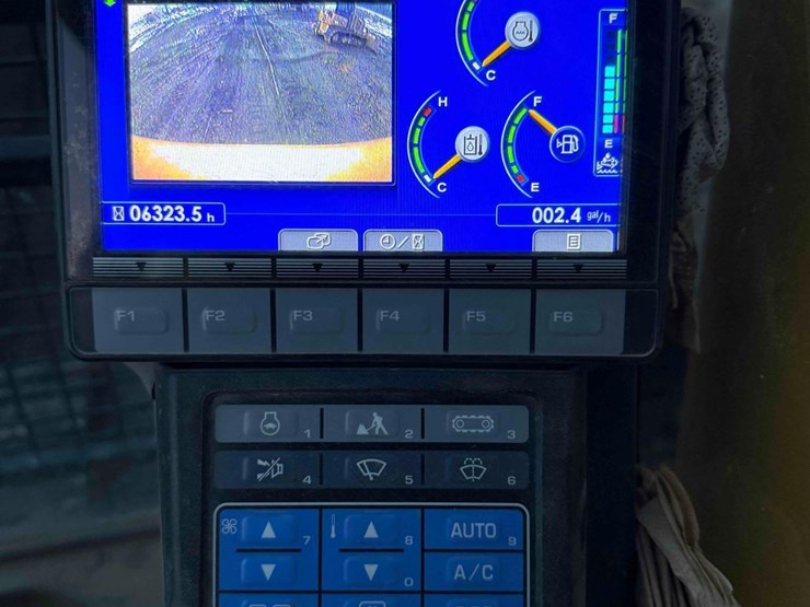 2018-komatsu-pc210-lc-11-image-14
