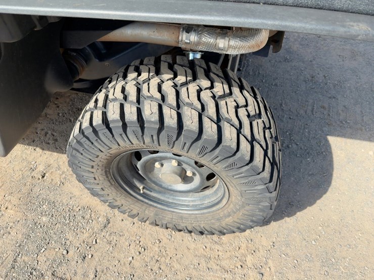 2022-john-deere-gator-image-10