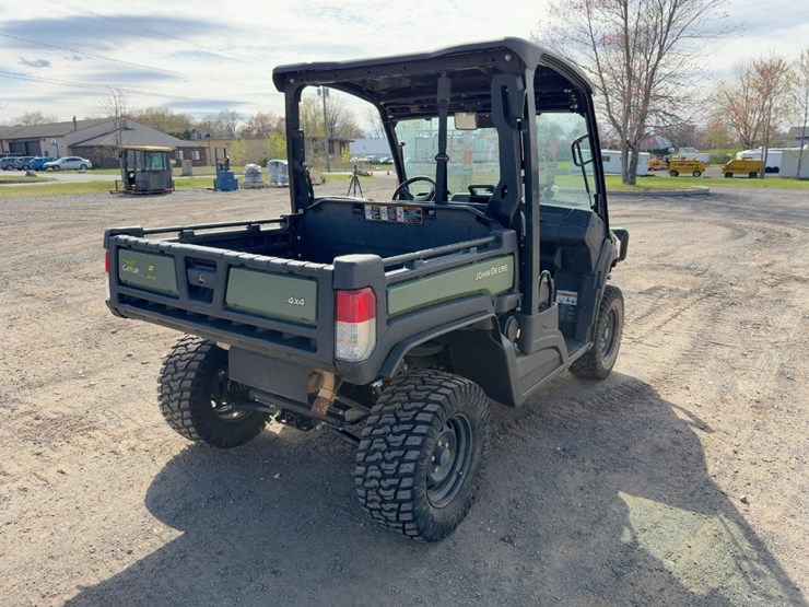 2022-john-deere-gator-image-5