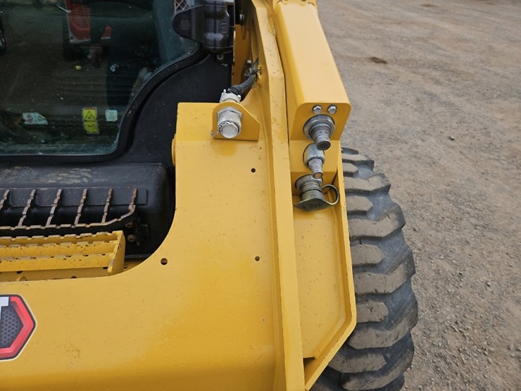 2022-caterpillar-246d3-image-16