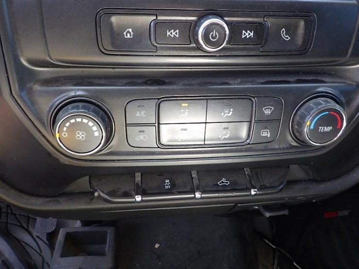 2017-chevrolet-silverado-1500-image-30