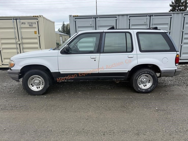 1995-ford-explorer-xlt-image-2