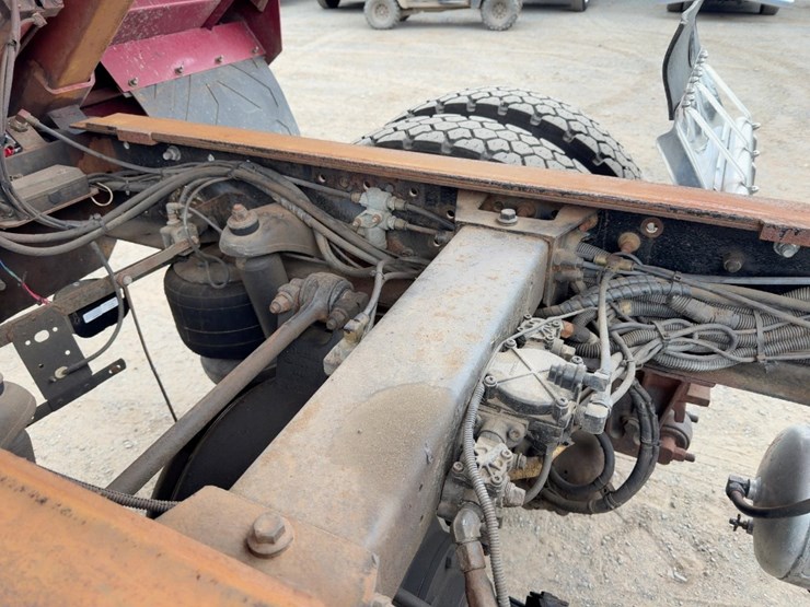 2000-peterbilt-330-image-20