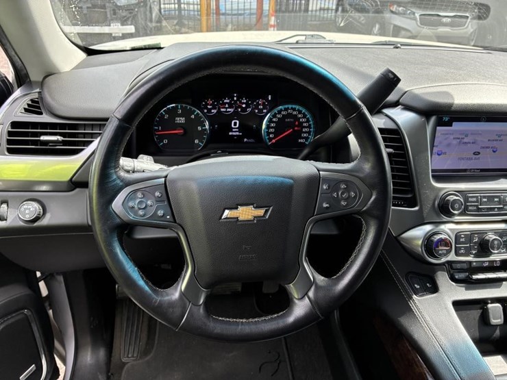 2017-chevrolet-tahoe-lt-image-14