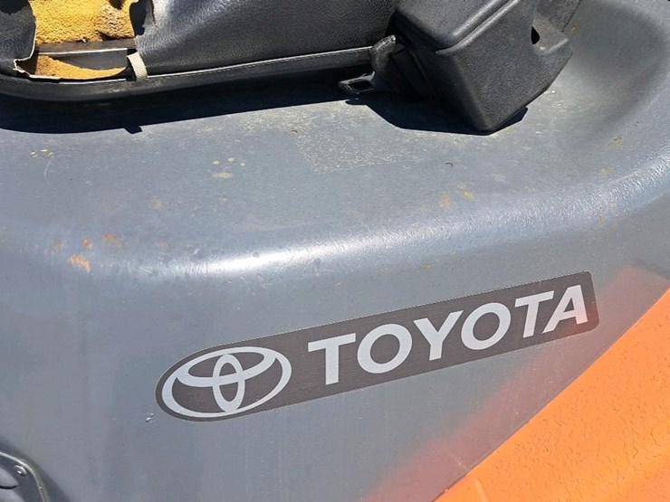 2020-toyota-8fgu25-image-10