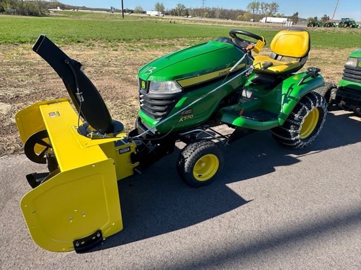 2024-john-deere-x570-image-1