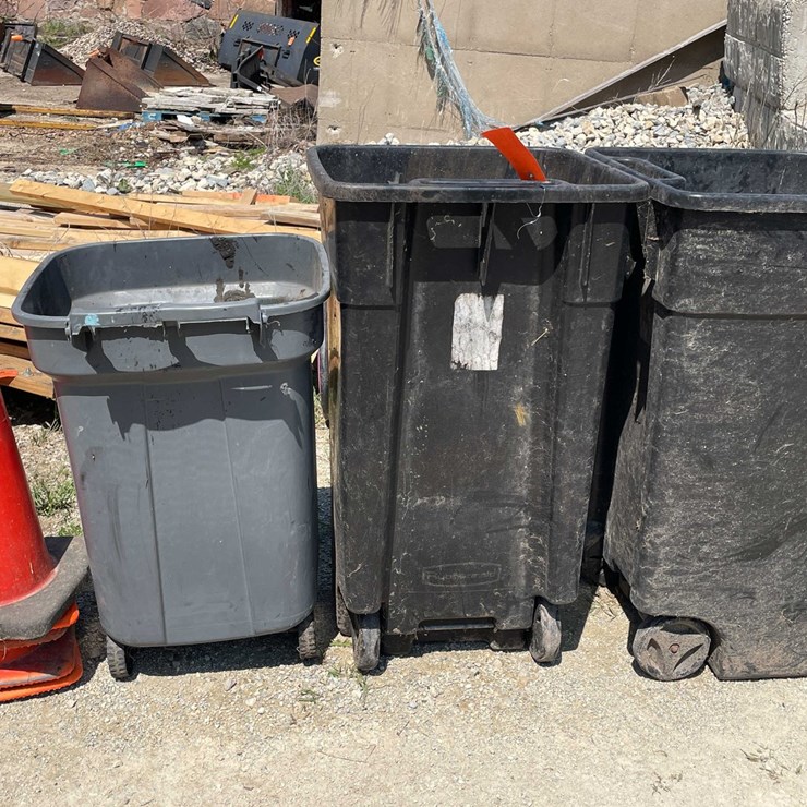 #7465 • Garbage Cans