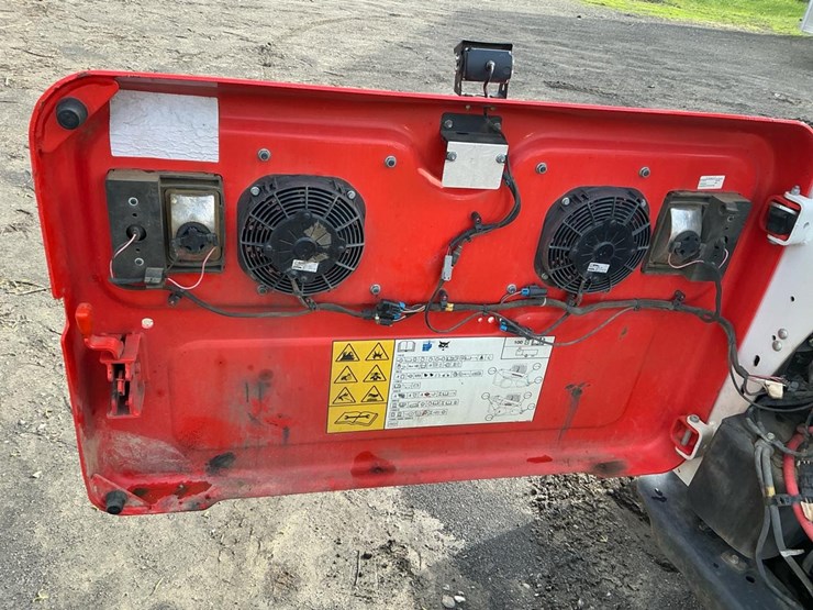 2024-bobcat-t770-image-11