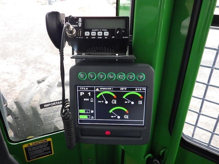 2022-deere-648l-image-33