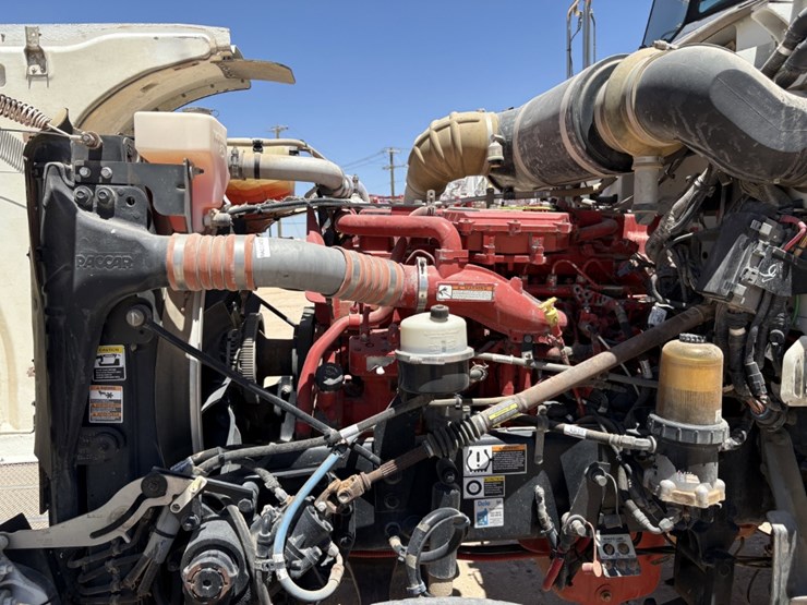 2013-peterbilt-367-image-12