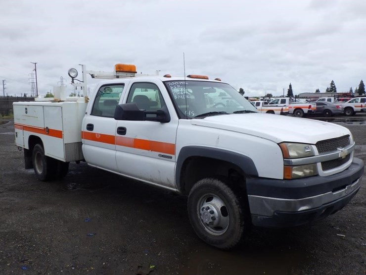 2005-chevrolet-3500-image-2