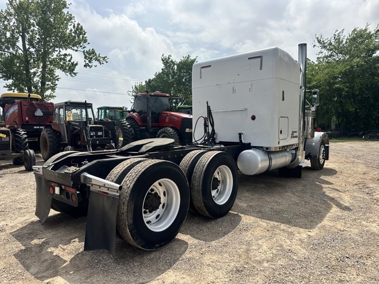 1998-peterbilt-379-image-5