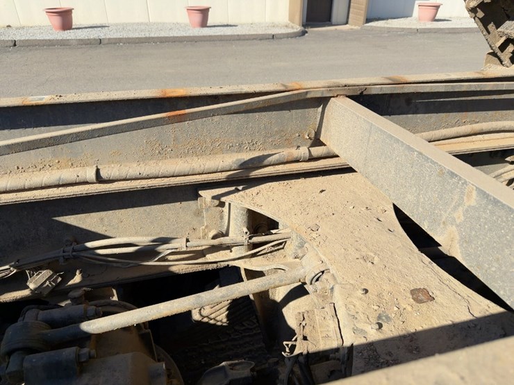 2010-mack-granite-gu713-image-19