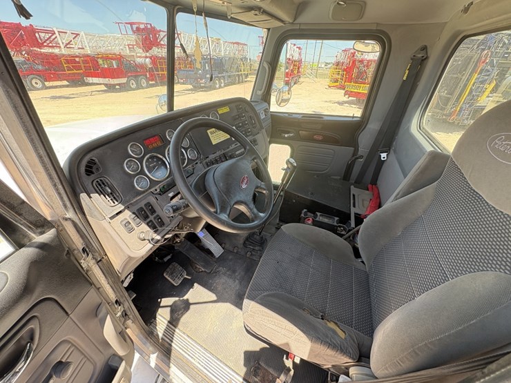2013-peterbilt-367-image-16