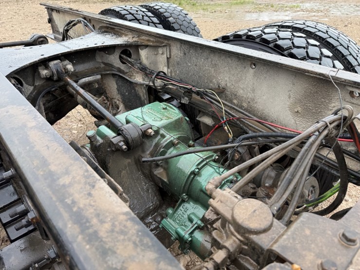 2009-mack-granite-gu713-image-6