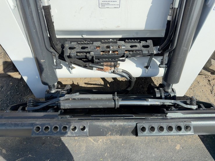 2017-bobcat-s650-image-10