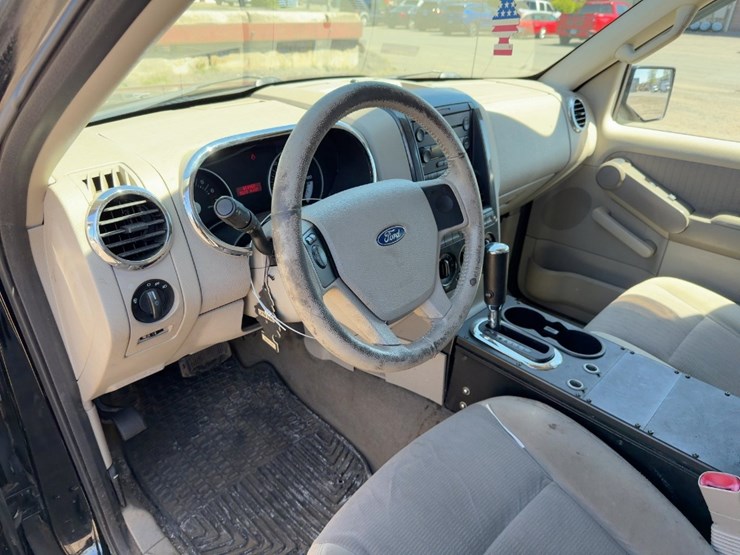 2007-ford-explorer-xlt-image-18