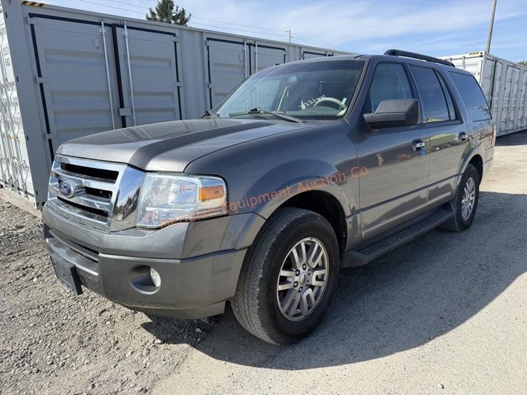 2013-ford-expedition-xlt-image-1